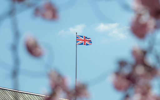 A british flag flies over the palace of london from Chrome web store to be run with OffiDocs Chromium online A british flag flies over the palace of london from Chrome web store to be run with OffiDocs Chromium online