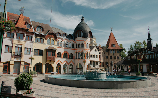 A fountain in the middle of a town square from Chrome web store to be run with OffiDocs Chromium online A fountain in the middle of a town square from Chrome web store to be run with OffiDocs Chromium online