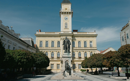 A large building with a statue in the middle from Chrome web store to be run with OffiDocs Chromium online A large building with a statue in the middle from Chrome web store to be run with OffiDocs Chromium online