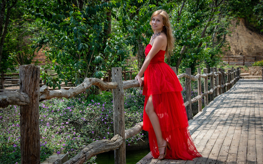 Girl in red dress next to wooden fence from Chrome web store to be run with OffiDocs Chromium online Girl in red dress next to wooden fence from Chrome web store to be run with OffiDocs Chromium online