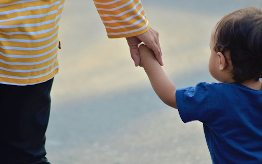 Mom holds my hand from Chrome web store to be run with OffiDocs Chromium online Mom holds my hand from Chrome web store to be run with OffiDocs Chromium online