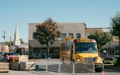 Small Town Street Scene with School Bus in Fall from Chrome web store to be run with OffiDocs Chromium online Small Town Street Scene with School Bus in Fall from Chrome web store to be run with OffiDocs Chromium online