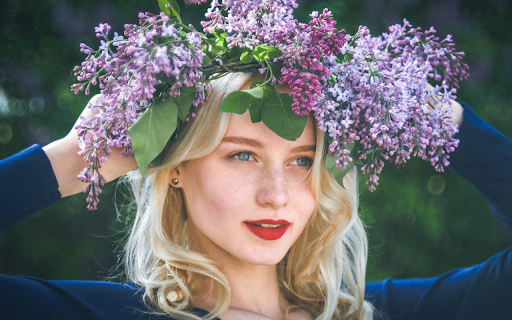 The girl wears flowers on her head from Chrome web store to be run with OffiDocs Chromium online The girl wears flowers on her head from Chrome web store to be run with OffiDocs Chromium online