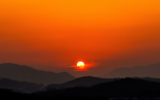 The sun behind the mountain from Chrome web store to be run with OffiDocs Chromium online The sun behind the mountain from Chrome web store to be run with OffiDocs Chromium online