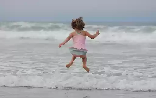 Little girl bathing in the sea from Chrome web store to be run with OffiDocs Chromium online Little girl bathing in the sea from Chrome web store to be run with OffiDocs Chromium online