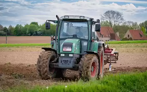 Tractors in season from Chrome web store to be run with OffiDocs Chromium online Tractors in season from Chrome web store to be run with OffiDocs Chromium online
